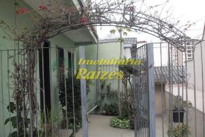 Casa no centro, permuta por apartamento