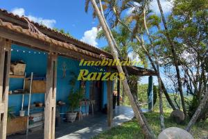 Casa com 2 Dormitórios, Varanda e Jardim