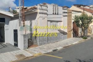 Imóvel antigo com excelente potencial de aproveitamento